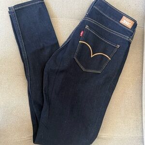 Levi's Women's Skinny Jeans in Dark Blue Denim with Tan Stitching Size 30